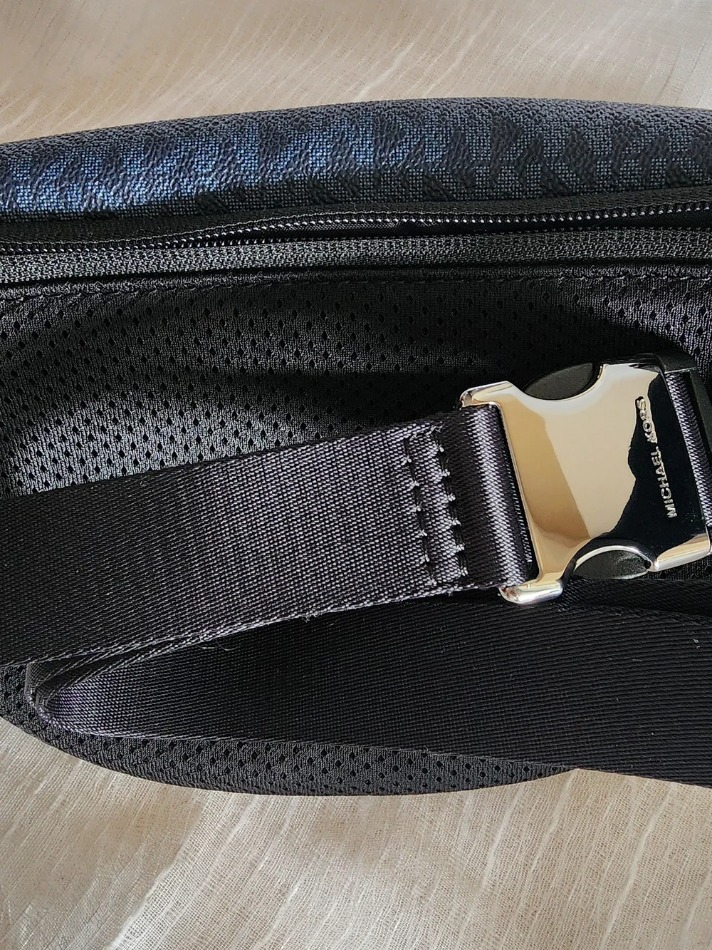 NWOT Michael Kors Greyson Men's Logo Belt Bag - Black/Grey - Picture 3 of 4